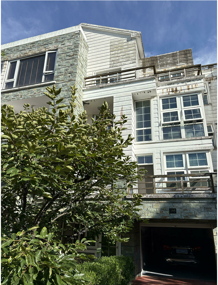 上海市奉賢區(qū)金匯塘路 301 弄 -棕櫚灘別墅小區(qū)廚房安裝韋柏隱形紗窗的優(yōu)點(diǎn)